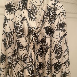 Jones New York blouse with bow tie neck, long sleeves, and is jazzy & elegant.